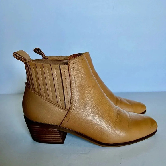 Lucky Brand Ilsse Tan Leather Ankle Booties Pull On Size 6.5 - Picture 1 of 11